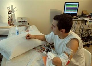 Controlling An Artificial Hand With Your Thoughts (Video)