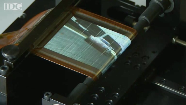 Sony’s New Flexible OLED Display Can Roll Into Tiny Cylinder While Playing!