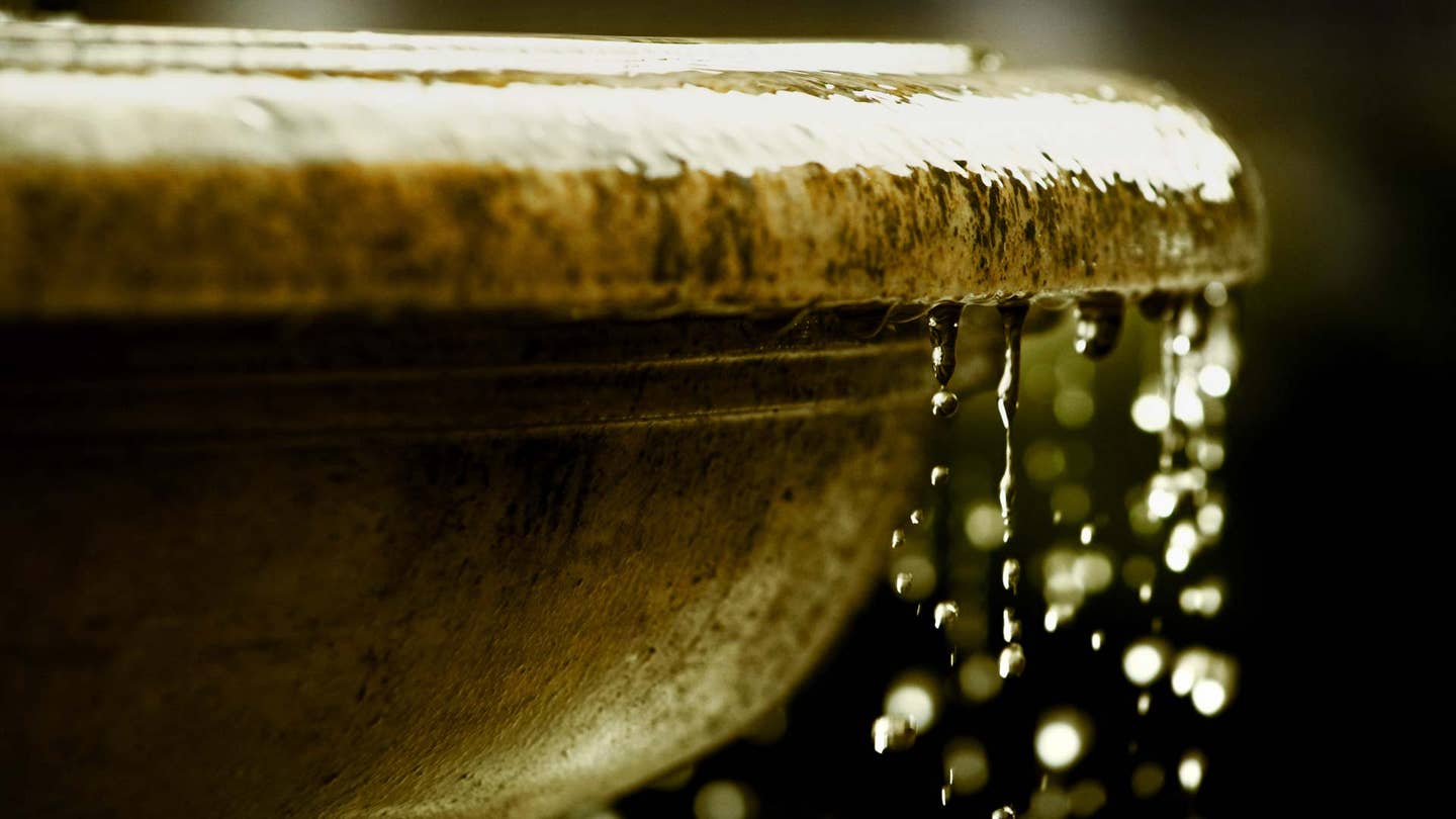 fountain closeup of waterdrops