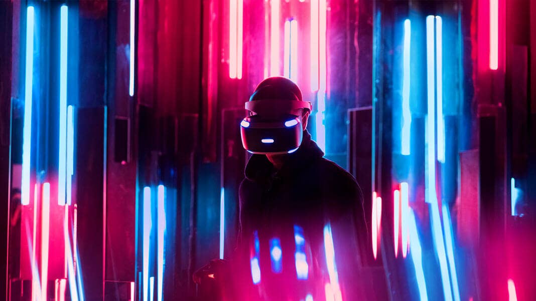 man using virtual reality augmented reality Peter Diamandis convergence