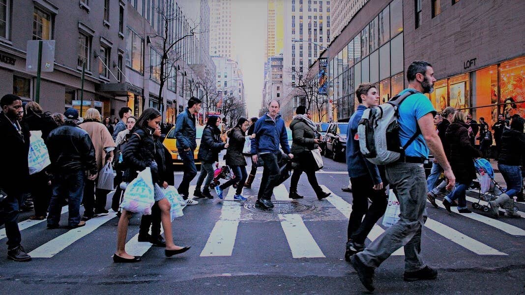 pedestrians street coronavirus contact tracing Covid-19