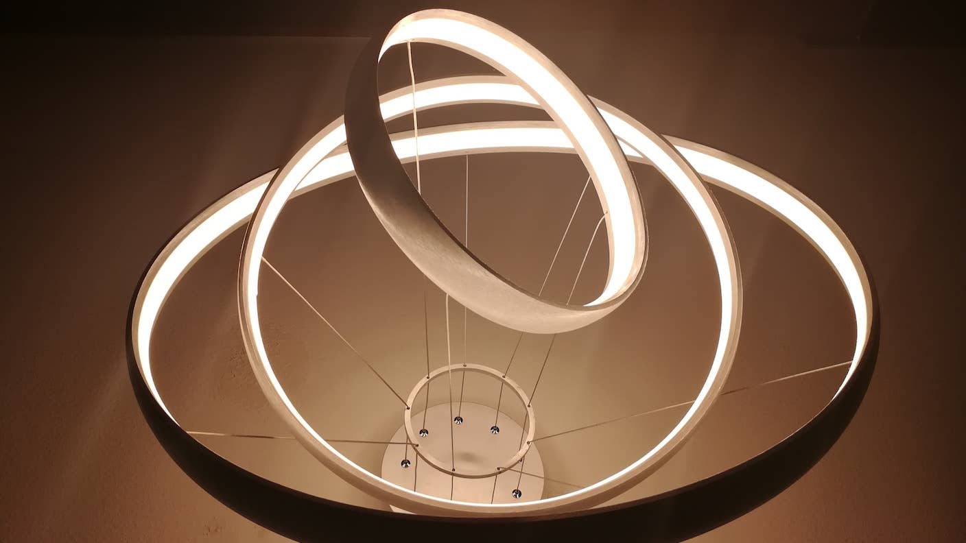 tech stories rings light and dark