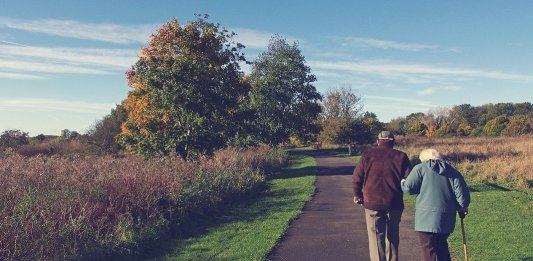 aging anti-aging longevity old couple