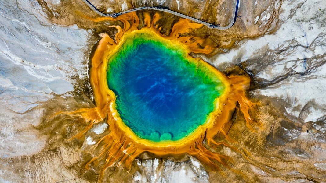 seismic image magma plume hotspot yellowstone volcanic pools