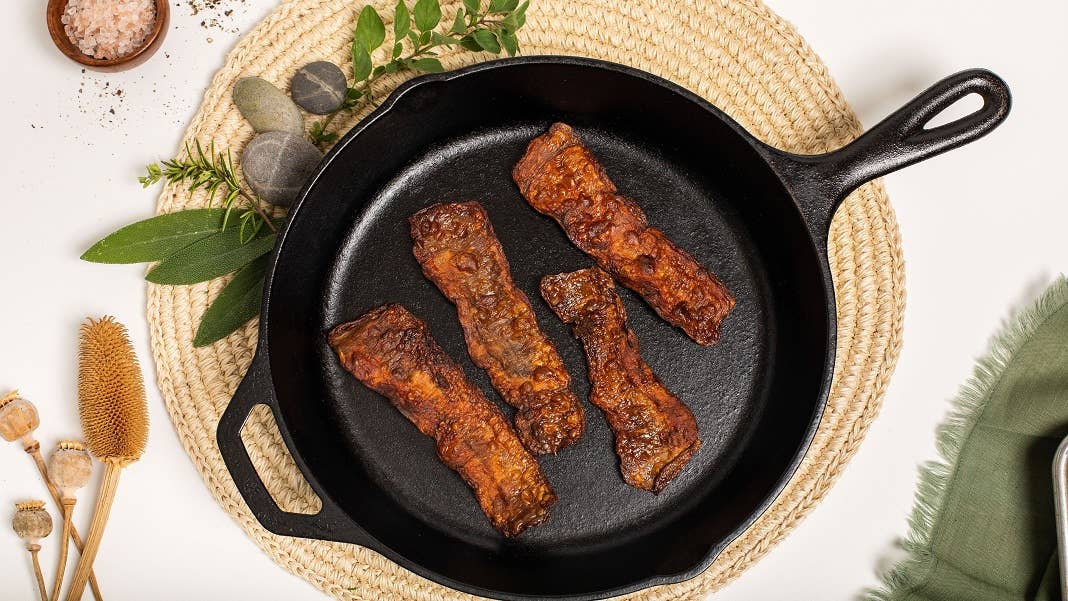 bacon in cast iron pan