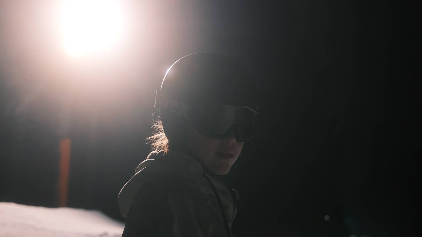 A new flexible material can adjust its temperature to keep a wearer warm or cool them off.