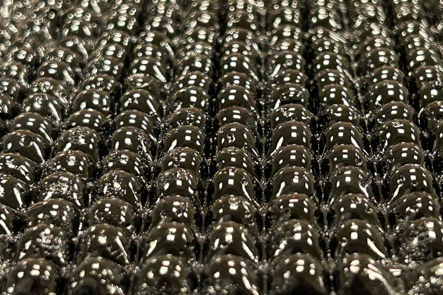 Origami-like hydrogel laid out like bubble wrap collects water from the air—even in the driest of deserts.