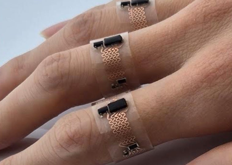 These Seven AI Rings Translate Sign Language in Real Time