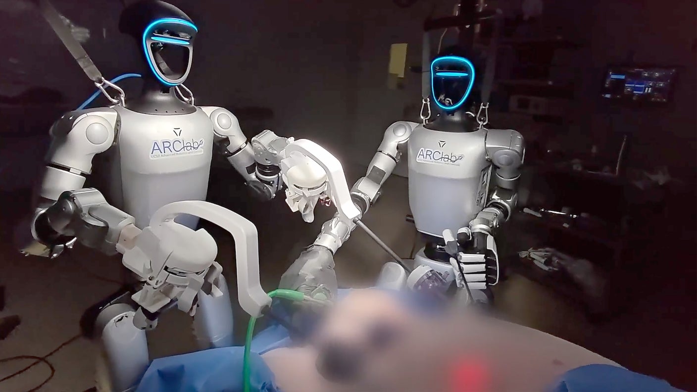 Humanoid robot controlled by a surgeon performs gallbladder removal surgery on a pig