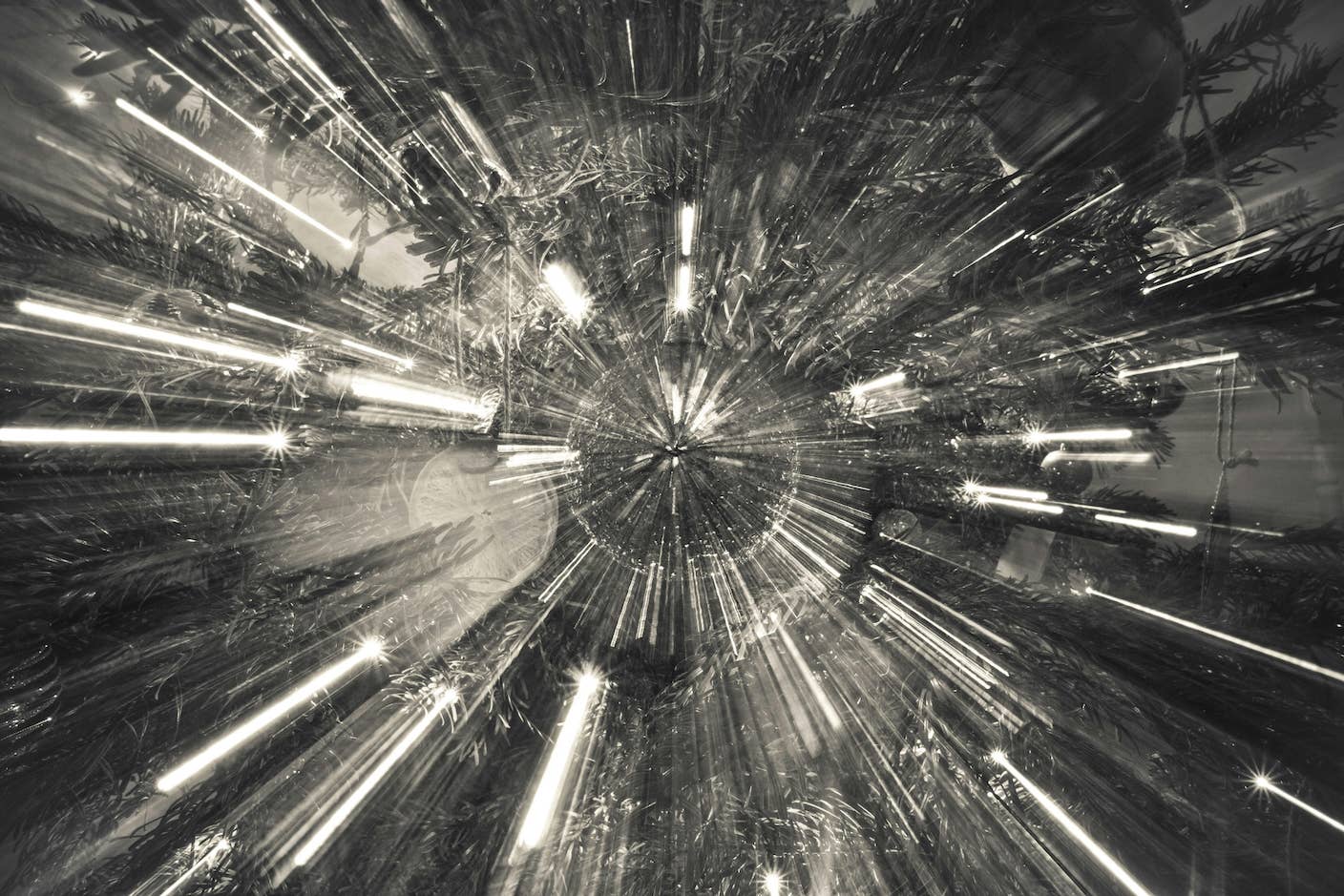 Lines of acceleration in black and white