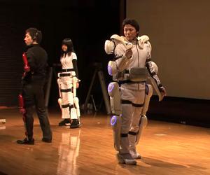 Great New Videos of Suit HAL, The Exoskeleton From Cyberdyne