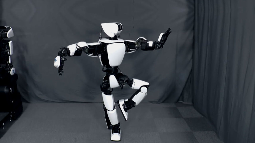 T-HR3-robot-Toyota-humanoid-robotics-remote-maneuvering