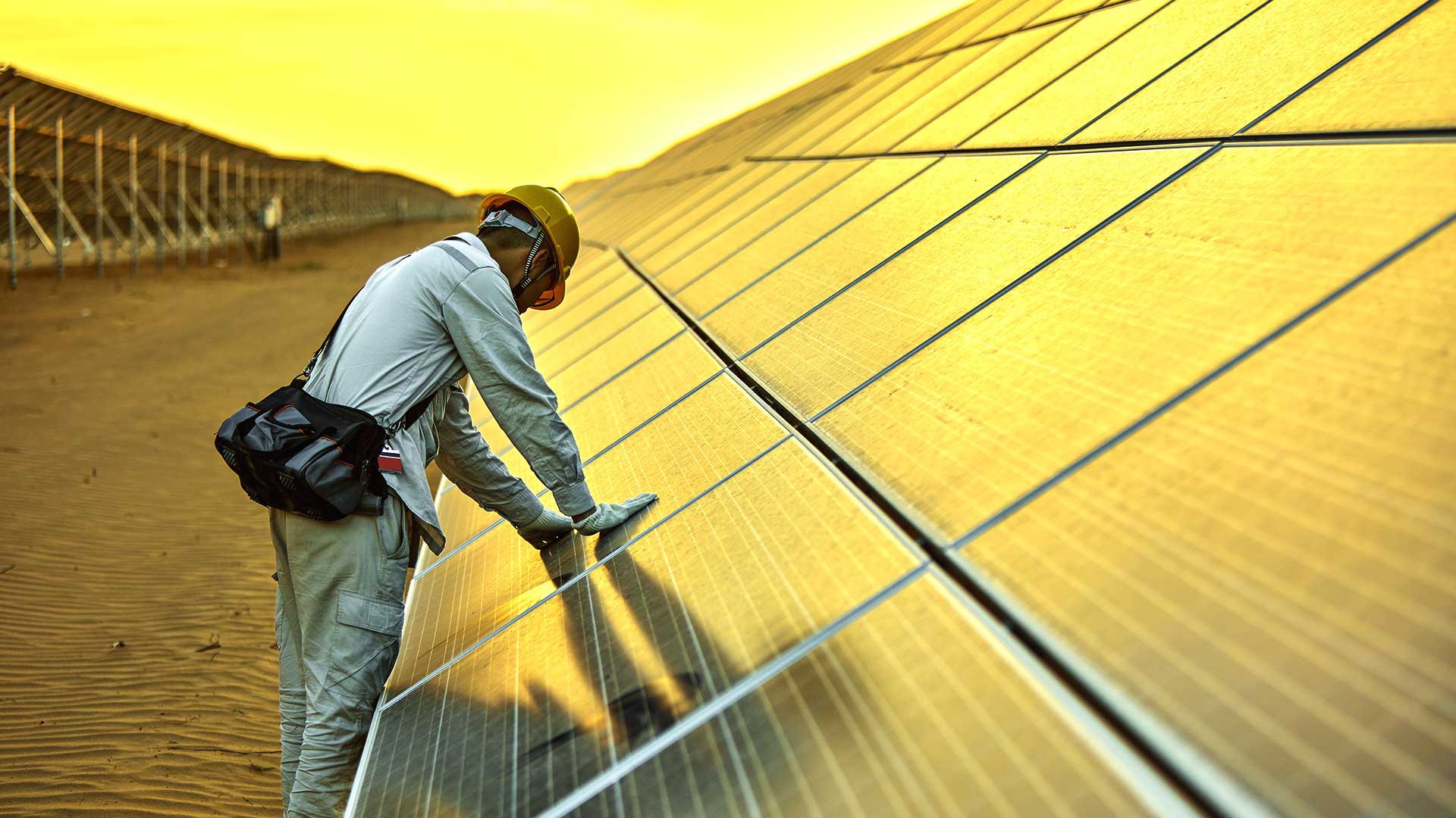 engineer-solar-photovoltaic-shutterstock-701298904-singularity-hub