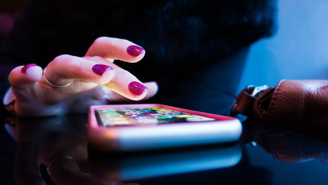 social dilemma Netflix smartphone addict girl with phone