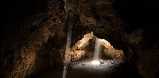 cave first human burial kenya