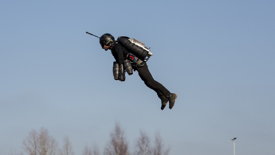 Watch a Jet Suit Pilot Deliver Supplies in a Mountain Warfare Rescue