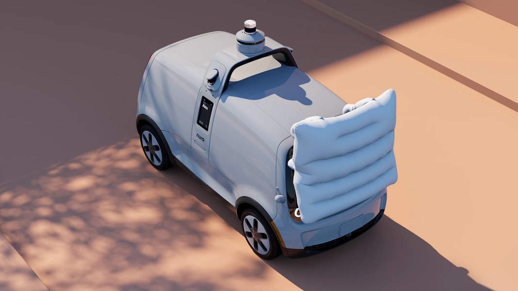 This Autonomous Delivery Robot Has External Airbags in Case It Hits a Person