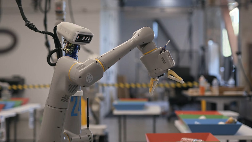 Google Helper Robots AI Language Skills to Better Work With